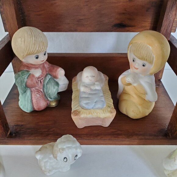 Vintage GIFTCO Bisque Porcelain Nativity Set 8 Piece Hand Painted Wood Creche - Picture 7 of 10